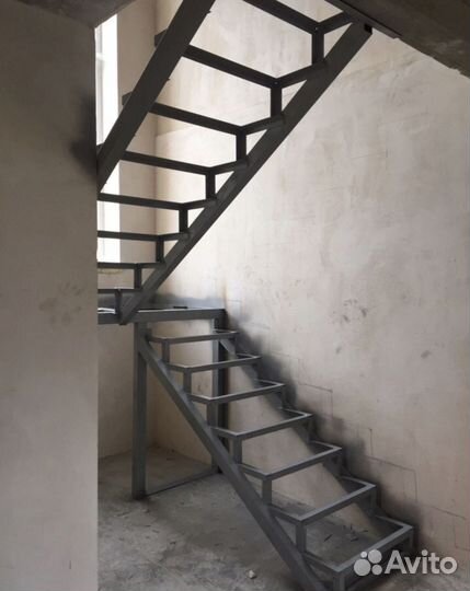 Лестница на металлокаркасе. Изготовление