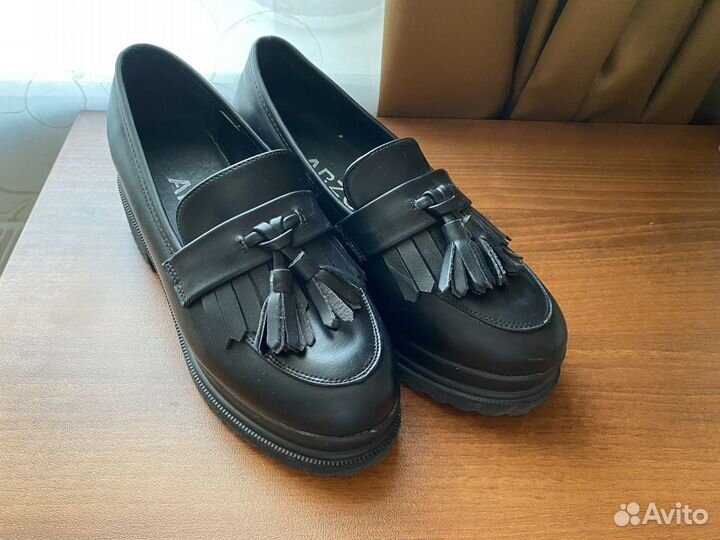 Лоферы женские