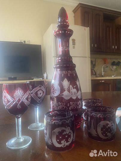 Графин, 3 стаканы и 2 хрустальных фужера