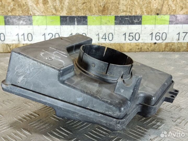 Резонатор воздушного фильтра Nissan Maxima a32