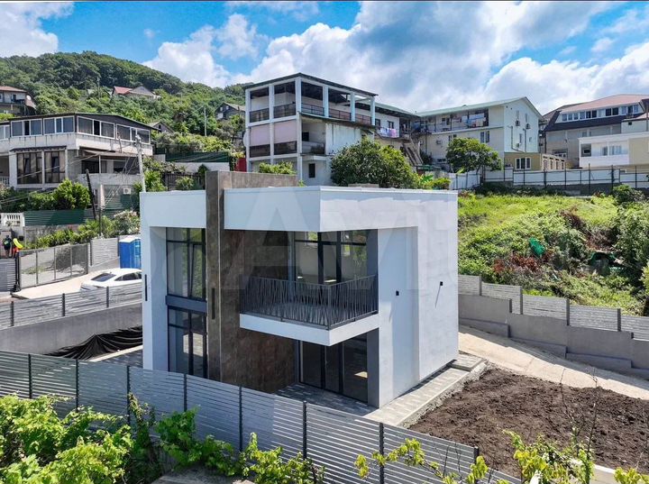 Дом 170 м² на участке 4 сот.