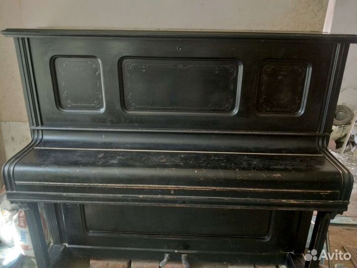 Пианино старинное с регалиями