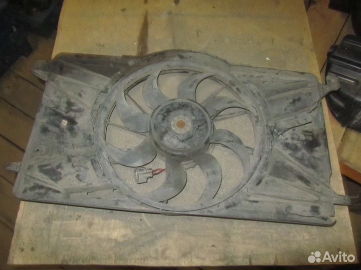 Диффузор вентилятора радиатора Ford Focus 3