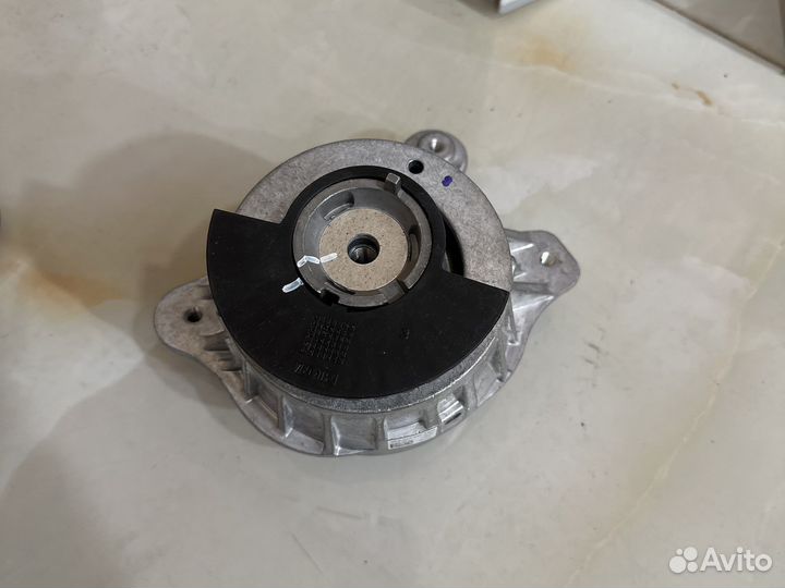 Опора двигателя Мерседес 213