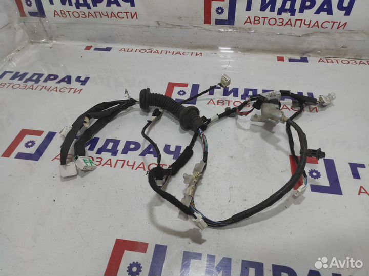 Проводка (коса) двери передней правой Toyota Corol
