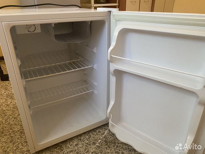 Минихолодильник с морозильной бу