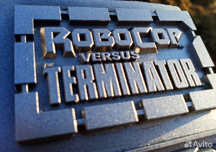 Магнит - Robocop vs Terminator