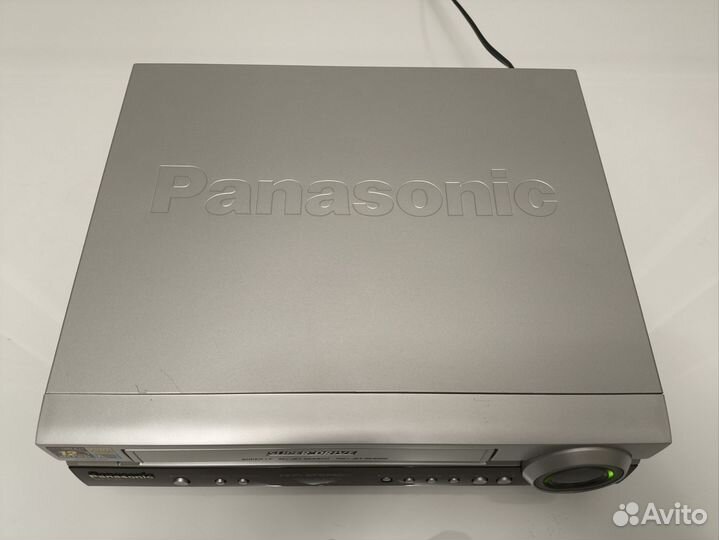 Hi-Fi Stereo видеомагнитофон Panasonic NV-FJ80