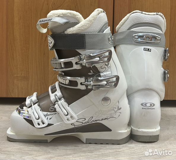 Женские горнолыжные ботинки Saloman