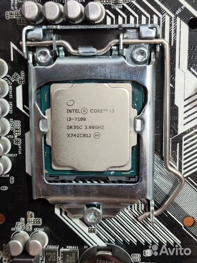 Материнская плата с процессором и памятью