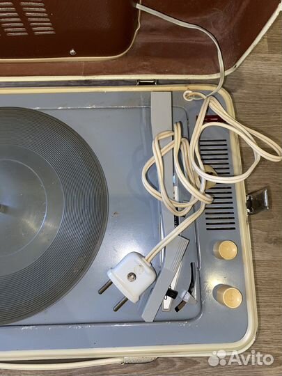 Проигрыватель юность