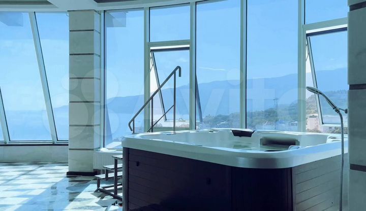 Дом 580 м² на участке 8 сот.