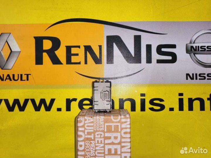 Кнопка парктроника Renault Sandero Stepway 2 2014