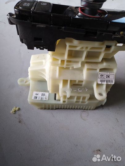 Селектор АКПП салонный Kia Quoris I рестайлинг (20