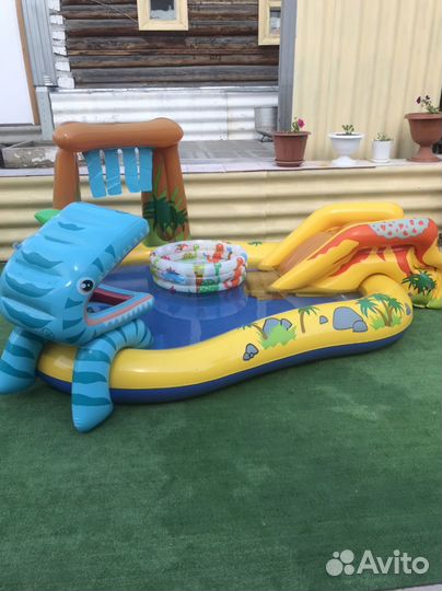 Детский надувной бассейн с горкой