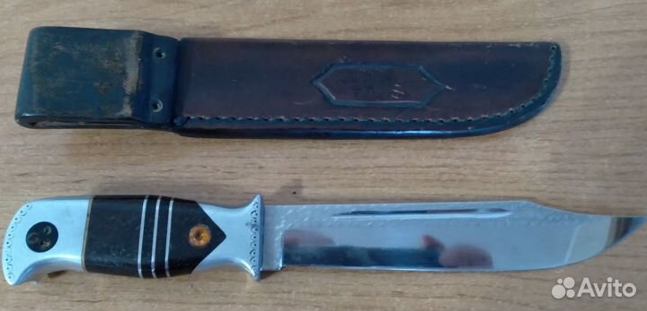 Красивый охотничий нож. Ножны из кожи