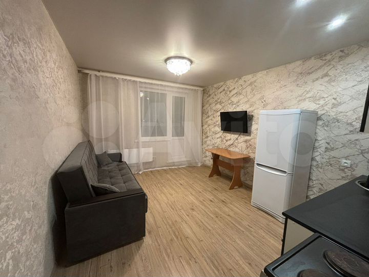 2-к. квартира, 45 м², 8/17 эт.