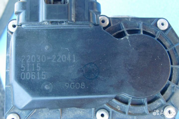 Toyota Avensis II 2003-2008г коллектор впускной