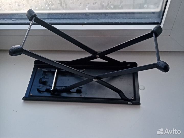 Подставка под ногу гитариста