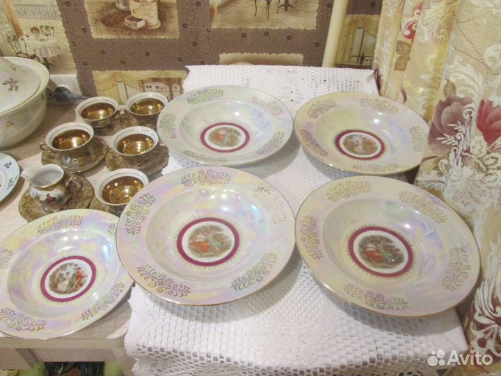 Столовый фарфоровый сервиз 