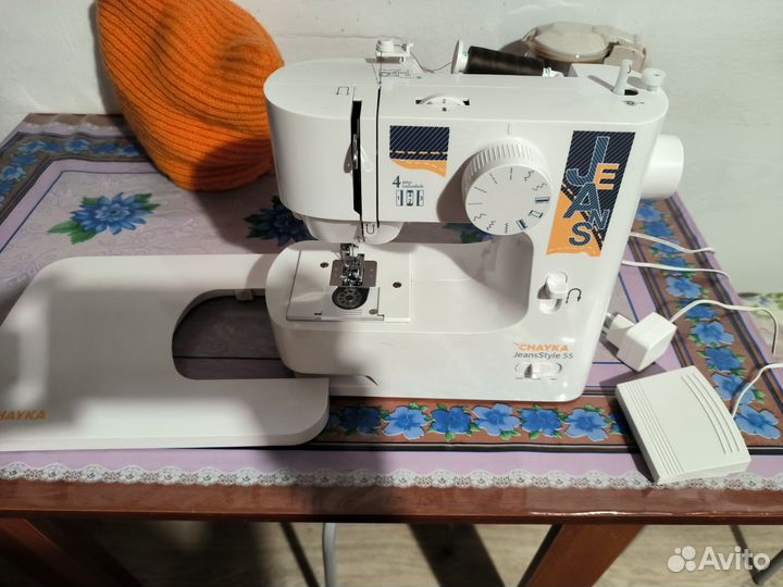 Швейная машина Чайка