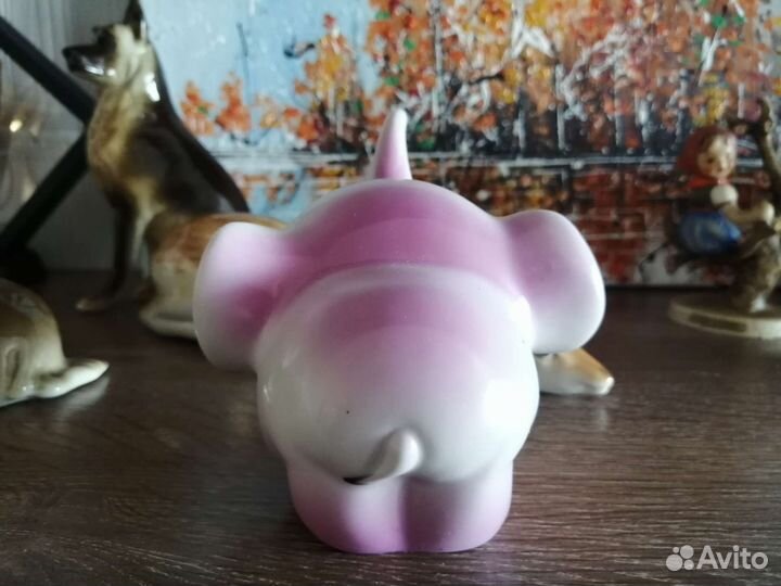 Розовый слон фигурка