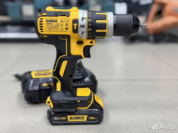 Шуруповерт DeWalt DCD795