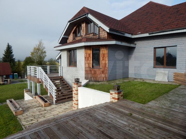 Коттедж 894 м² на участке 20 сот.