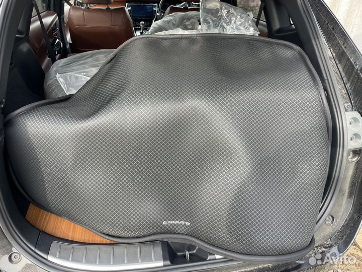 Коврик в багажник Япония оригинал Esquire