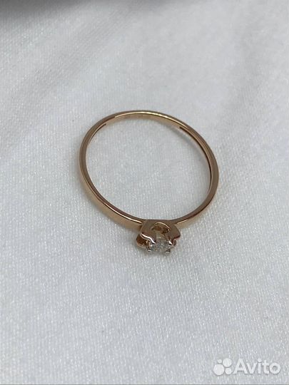 Кольцо с камнем золото 585