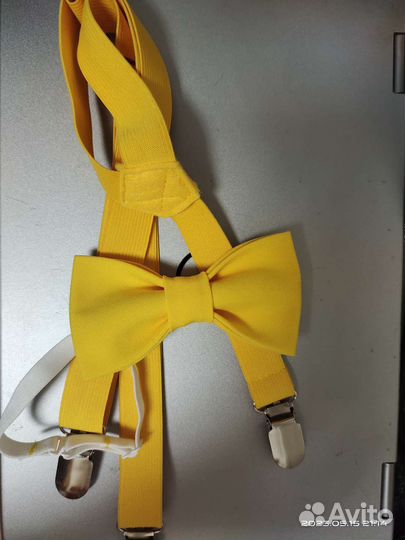 Бабочка и подтяжки стиляги