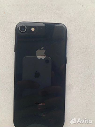 Телефон iPhone 8 64 gb