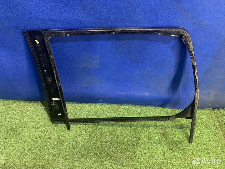 Накладка двери задняя правая Cadillac Escalade 3