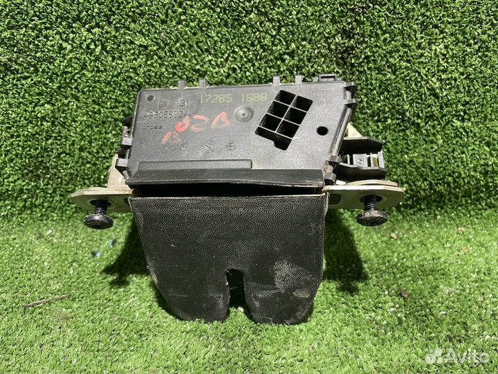 Замок крышки багажника opel zafira b