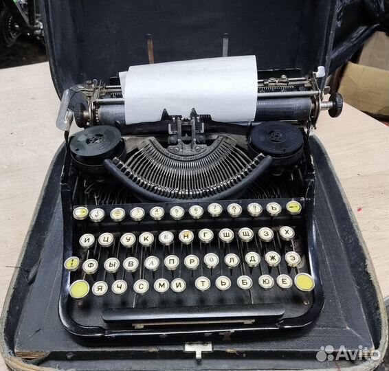Раритетная печатная машинка Москва модель 3