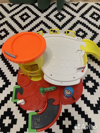 Трек парковка с лифтом