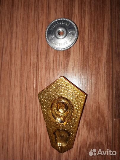 Значок об окончании технического вуза в СССР 1970г