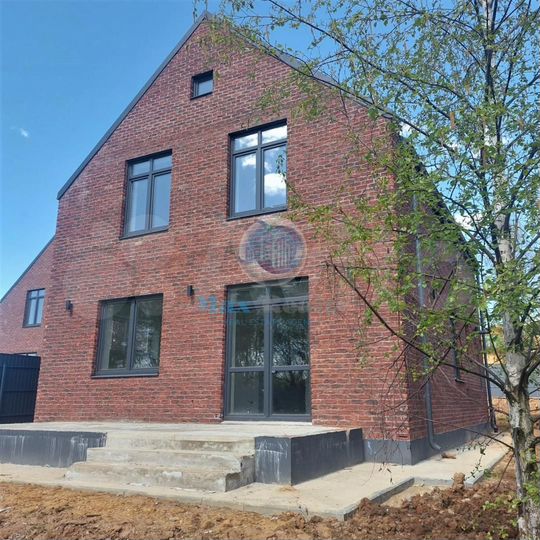 Дом 140 м² на участке 6 сот.