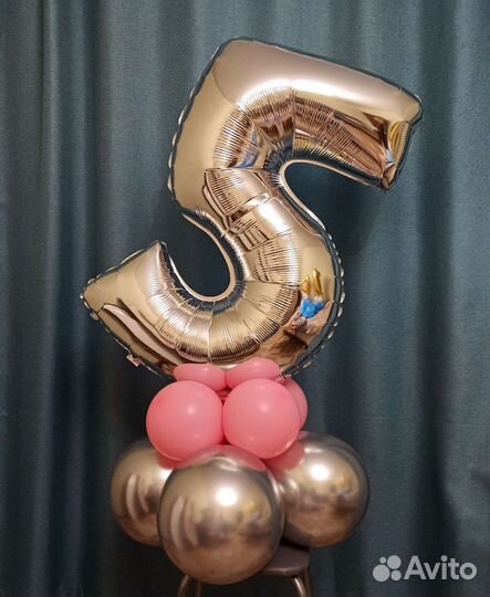 Шарики, цифра на подставке