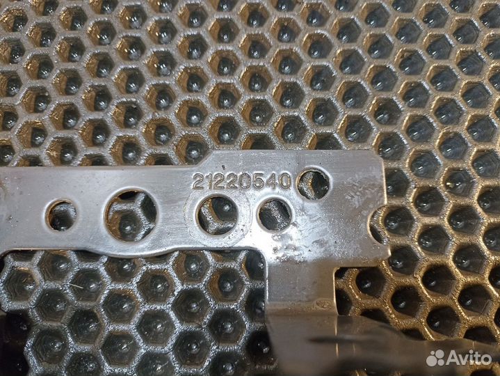 21220540 Кронштейн проводки Renault T