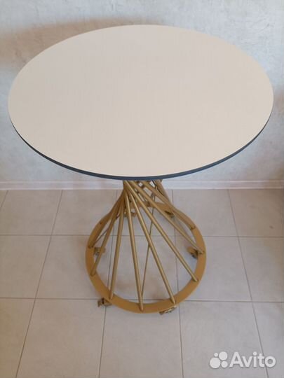 Аренда выкатного стола для свадебного торта