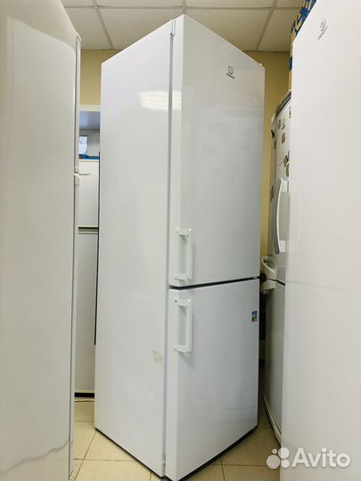 Холодильник Indesit(no frost)