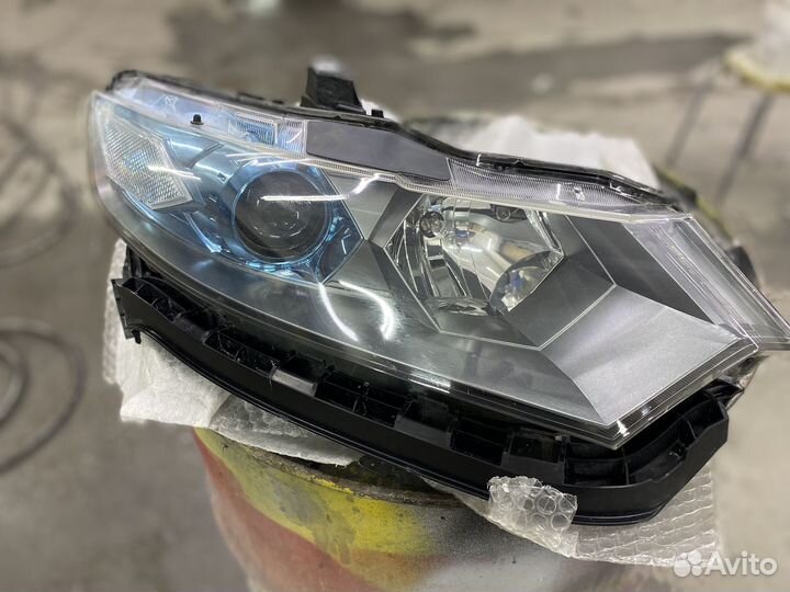 Фара передняя правая на honda Insight