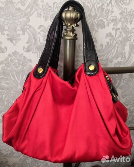 Алая шелковая сумка