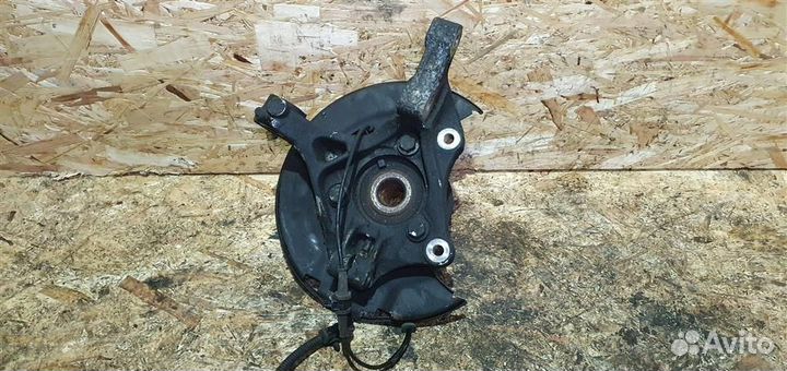 Кулак поворотный передний левый Opel Astra J 2010