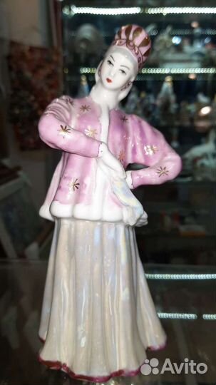 Плясунья, девушка с ребенком,кони Герм