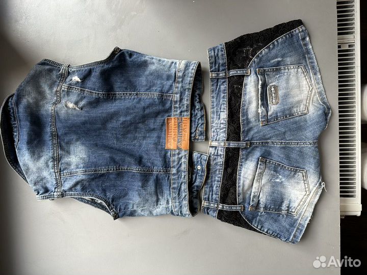 Джинсовые шорты и жилетка