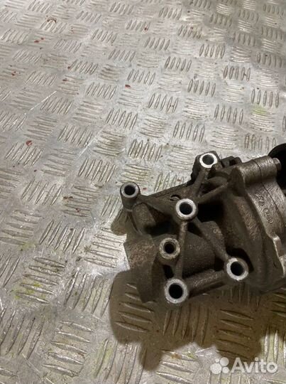 Помпа Hyundai Santa Fe CM G4KE 2012