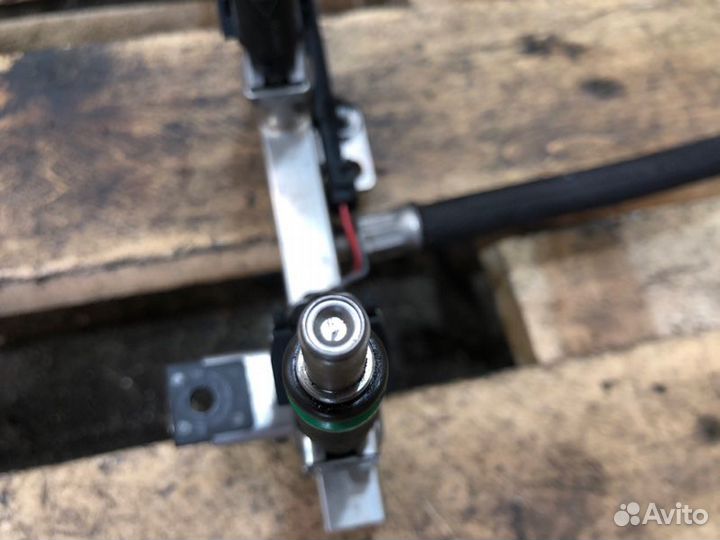 Топливная рампа Bmw 6 E63 N62B44 2004