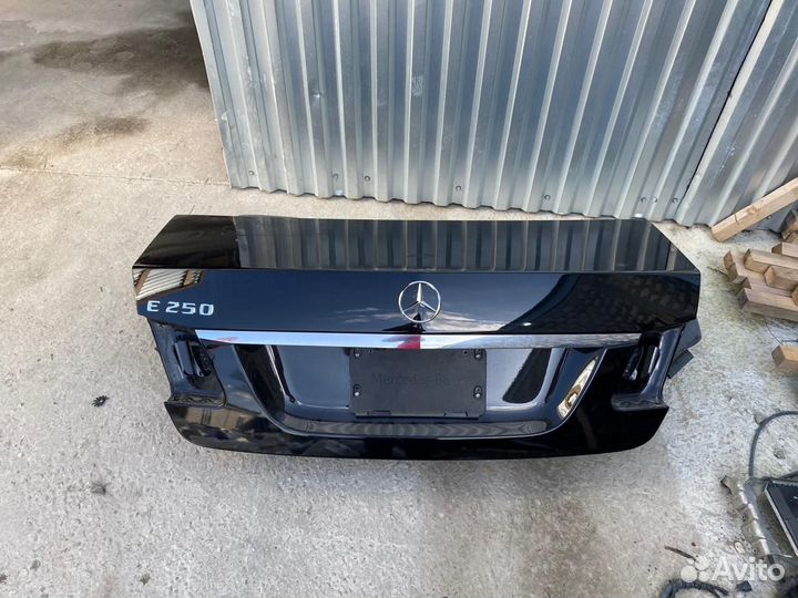Крышка богажника Mercedes w212